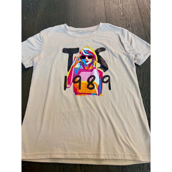 Taylor Swift Tops - Taylor Swift 1989 Pop Art Graphic Short Sleeve Beige T-Shirt Small